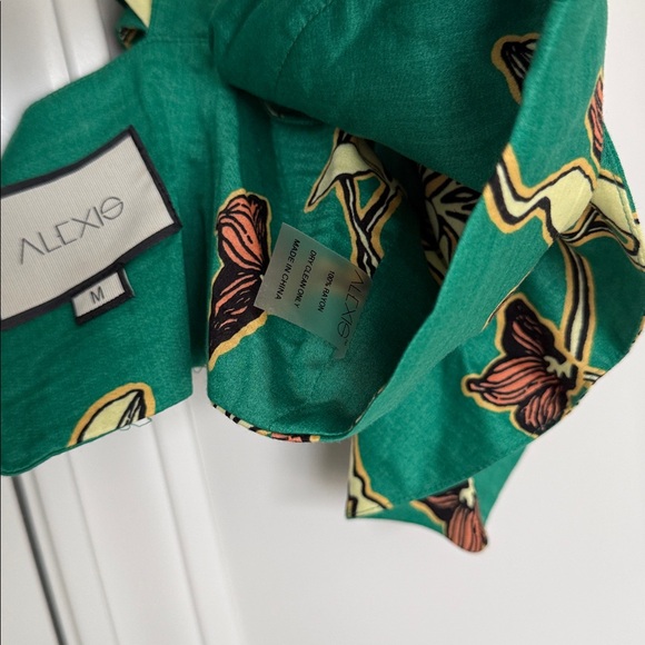 Alexis Hoshi Flutter Sleeve Crop Top in Jade Green Orchid Size M - Picture 7 of 11